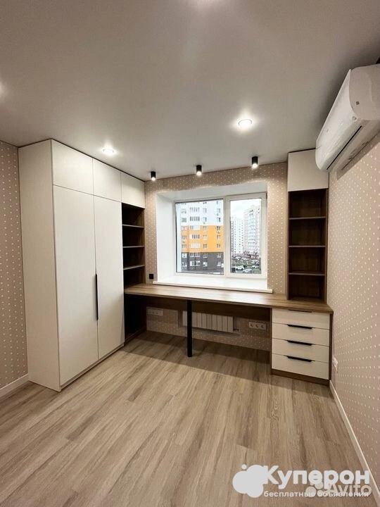 Детская рабочая зона со шкафом